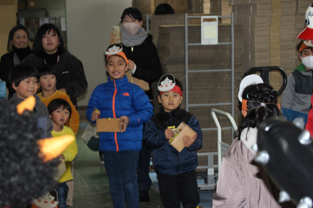 冨士屋製菓本舗、豆まき大会イベント様子