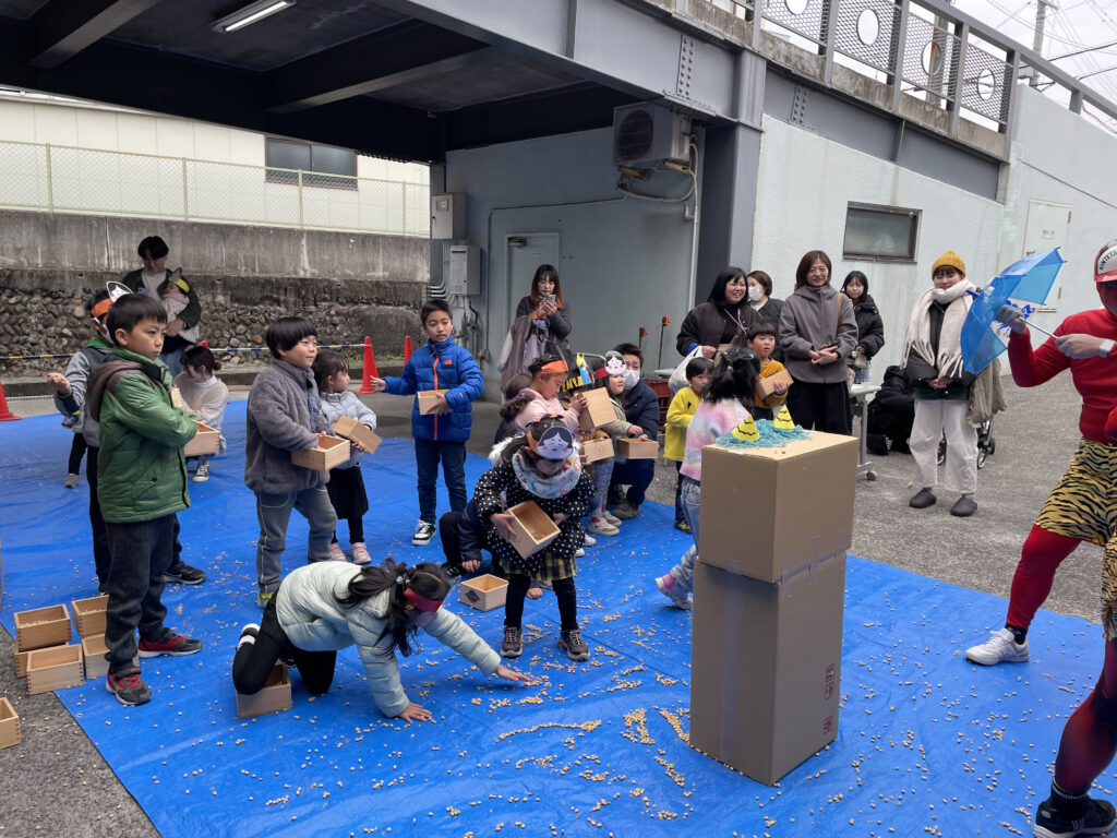 冨士屋製菓本舗、豆まき大会イベント様子