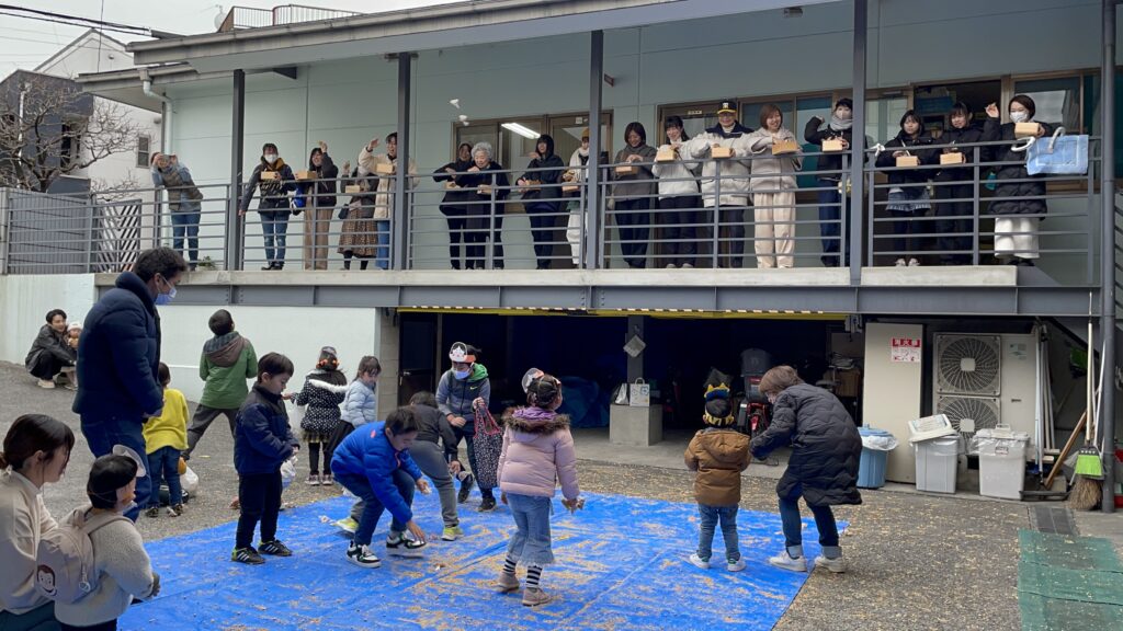 冨士屋製菓本舗、豆まき大会イベント様子