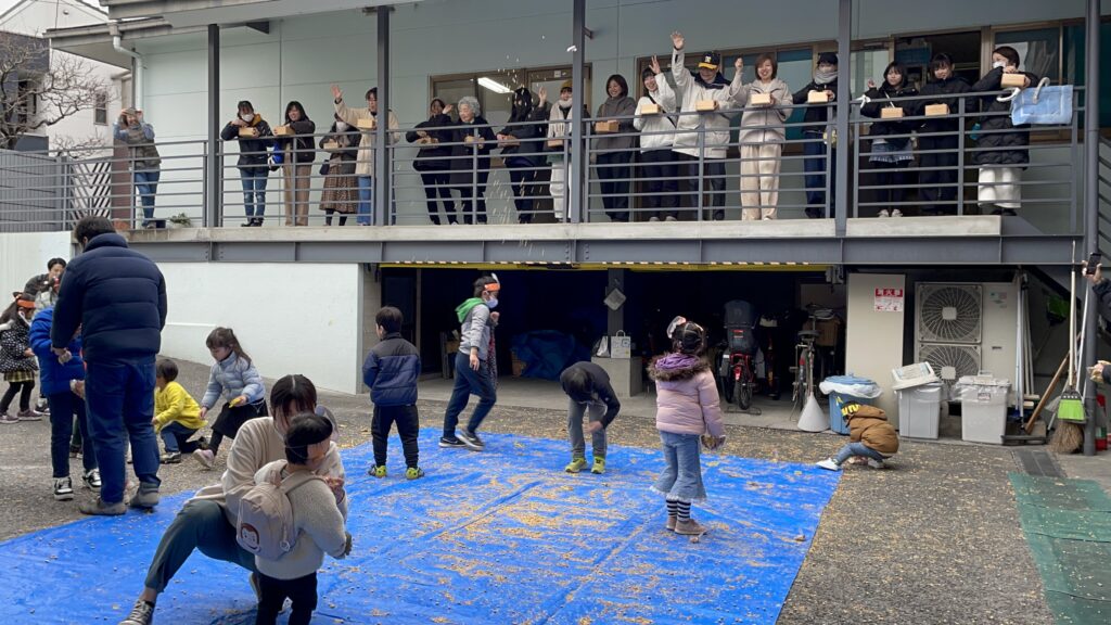 冨士屋製菓本舗、豆まき大会イベント様子